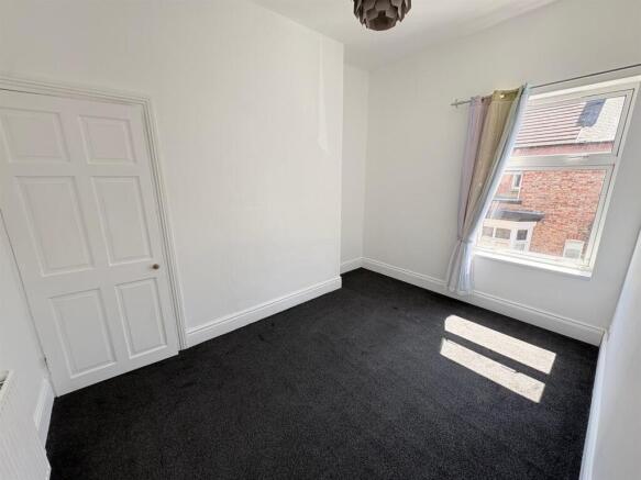 4 bed Terraced for sale Image 8
