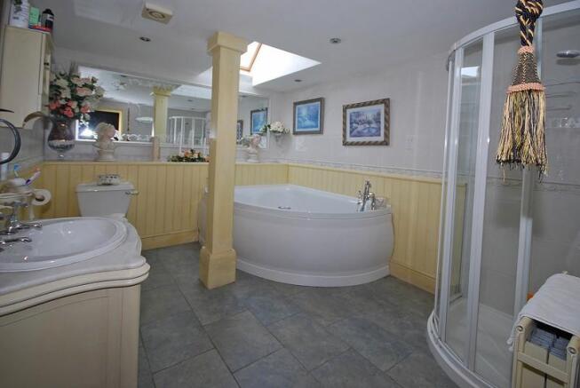 Family Bathroom 