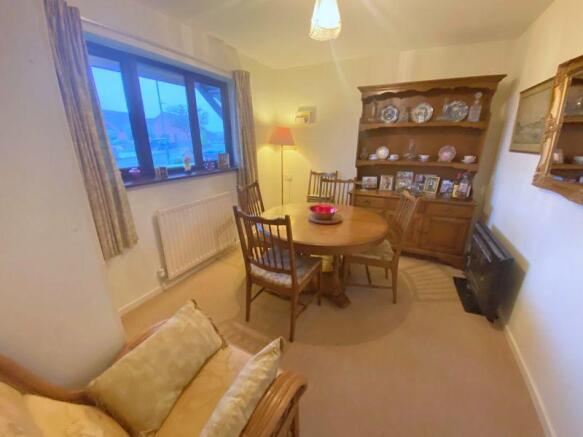 Bedroom 2/Dini...
