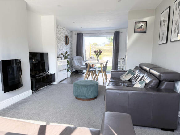 pic3-livingroom