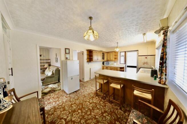 2 bed Semi-Detached Bungalow for sale Image 8