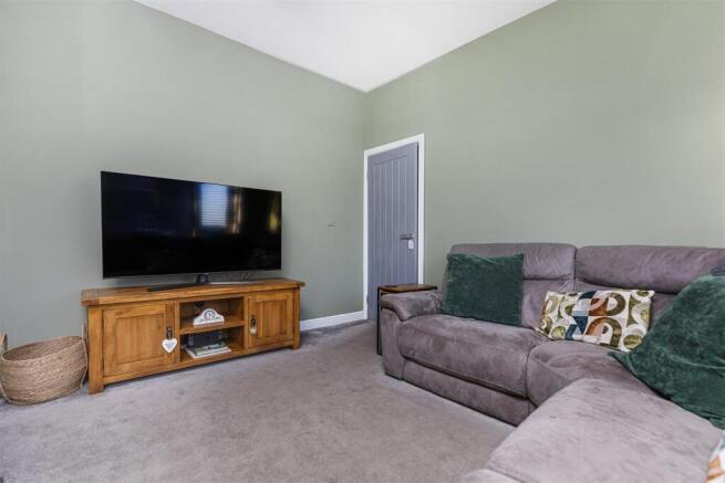 3 bed Semi-Detached for sale Image 9