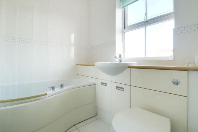 Ensuite to Bed 2