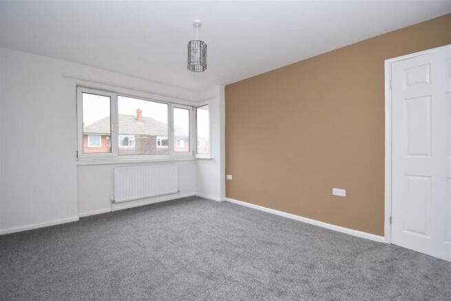 3 bed Semi-Detached to rent Image 11
