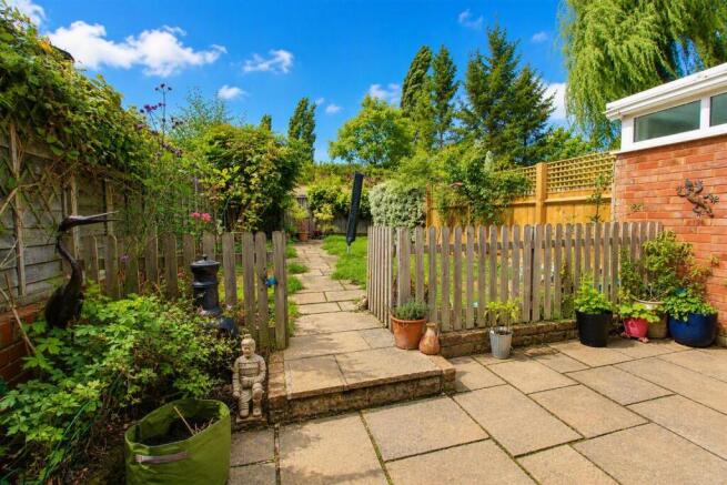 Longbridge Close, Tring photo 4