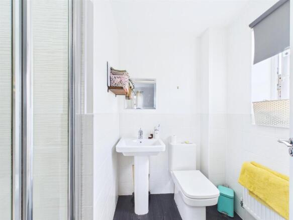 4 bed Detached for sale Image 10