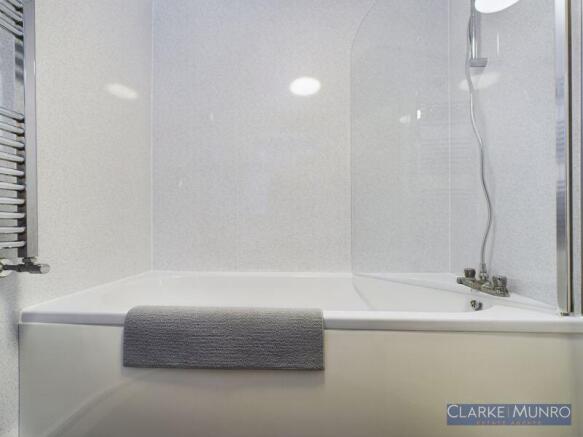 3 bed House Share to rent Image 7