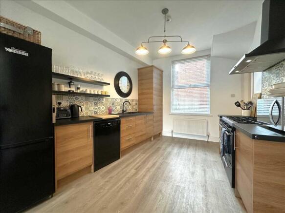 4 bed House for sale Image 7