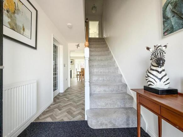 4 bed Detached for sale Image 4
