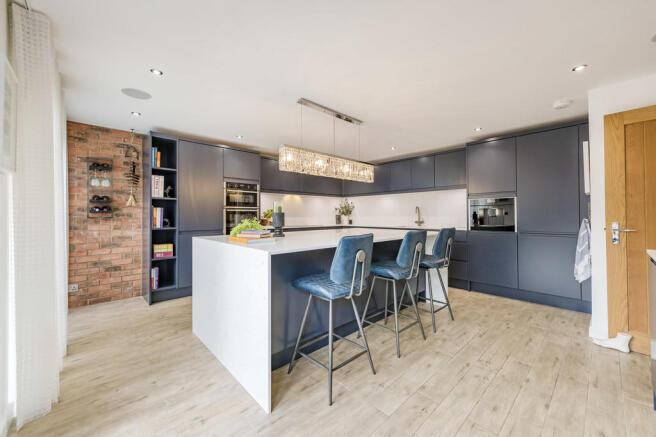 Kitchen/Breakfast...