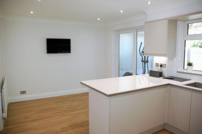 KITCHEN/DINING ROOM