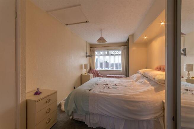 22 Keats Close-3.jpg