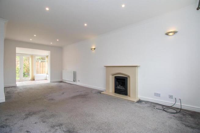 LOUNGE DINING ROOM