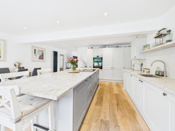 CAM05627G0-PR0019-STILL017