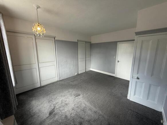 2 bed Terraced to rent Image 5