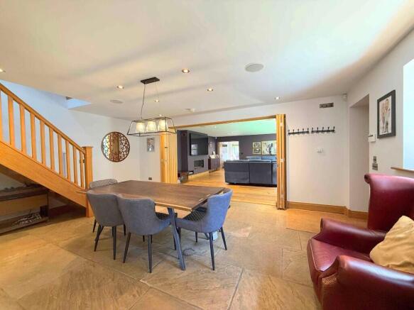 5 bed Detached for sale Image 6