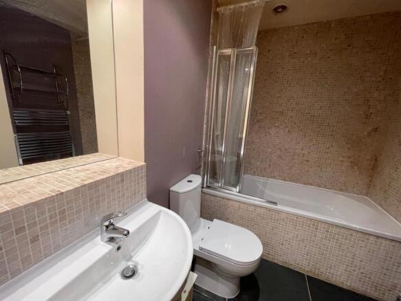 2 bed Apartment to rent Image 11