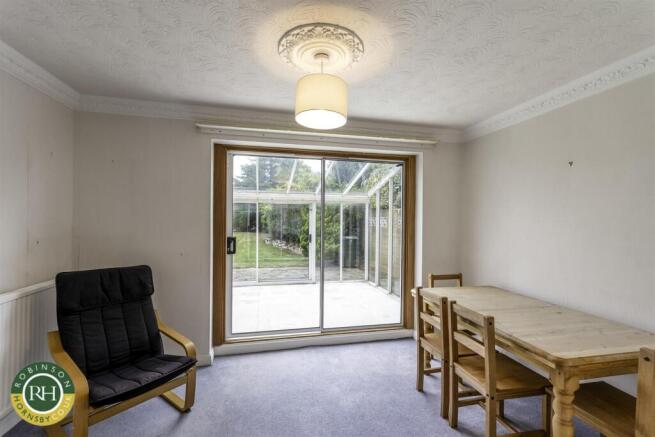 4 bed Detached for sale Image 8