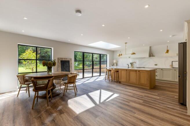 Kitchen/Dining Area
