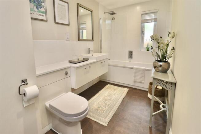3 bed Apartment for sale Image 7