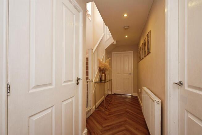 3 bed Semi-Detached for sale Image 3