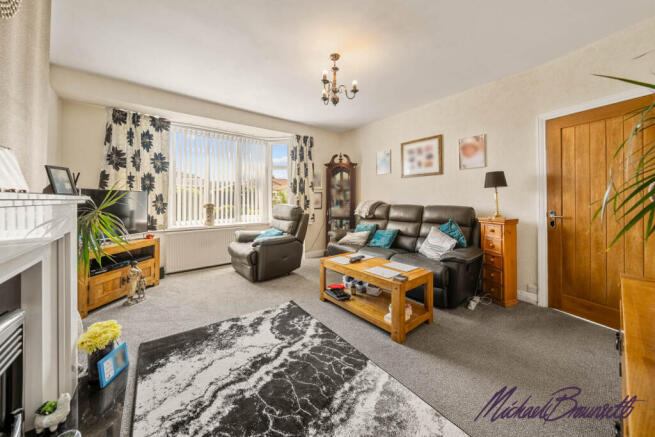 3 bed Semi-Detached Bungalow for sale Image 5