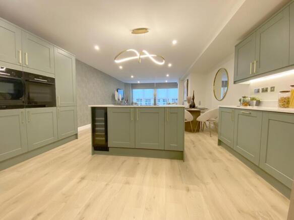 2 bed Flat for sale Image 10