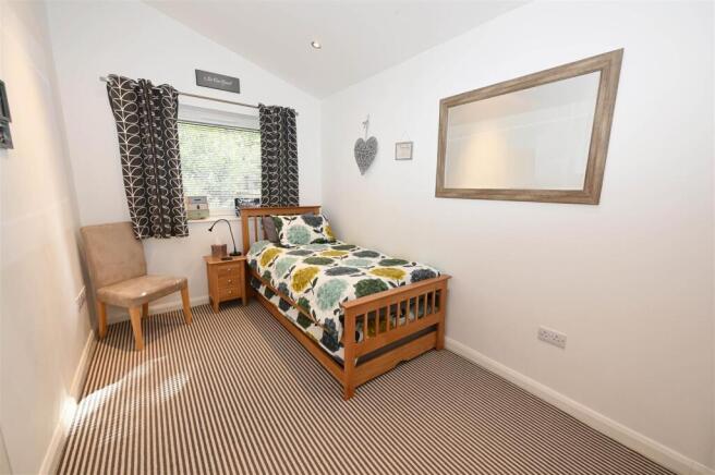 4 bed Detached for sale Image 12
