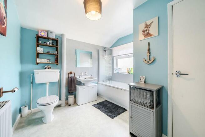 BATHROOM WITH SHOWER OVER.jpg