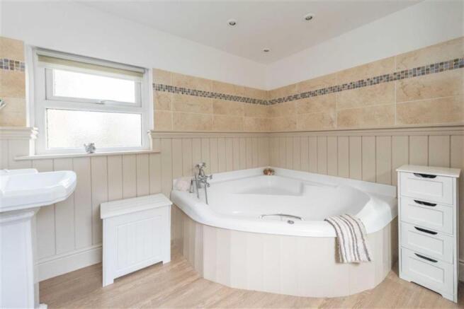 MODERN BATHROOM