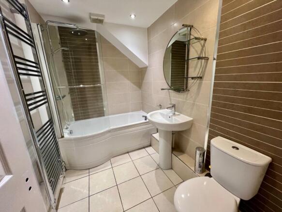 2 bed Flat to rent Image 6
