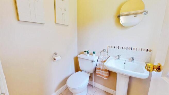 4 bed Detached for sale Image 7