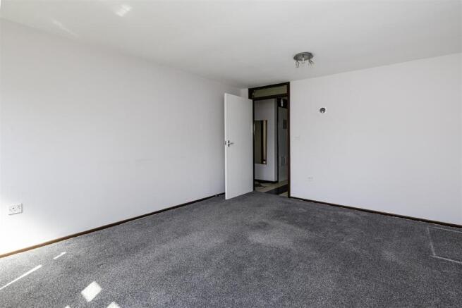 1 bed Apartment to rent Image 9