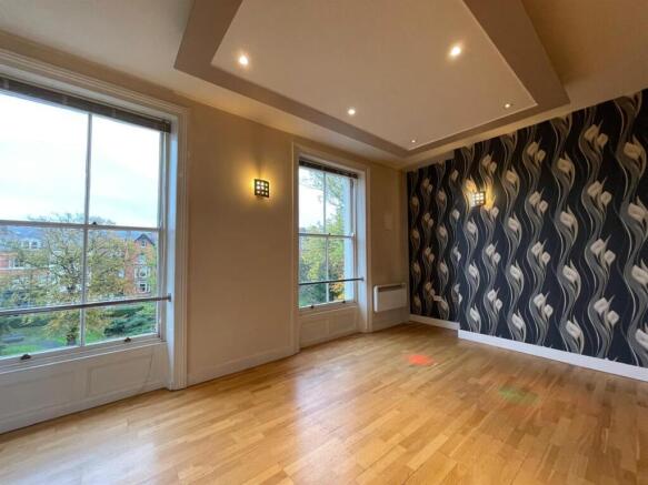 2 bed Apartment to rent Image 4