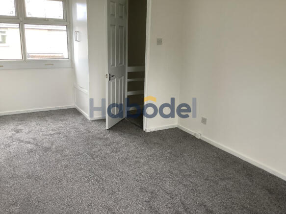 2 bed Terraced to rent Image 4
