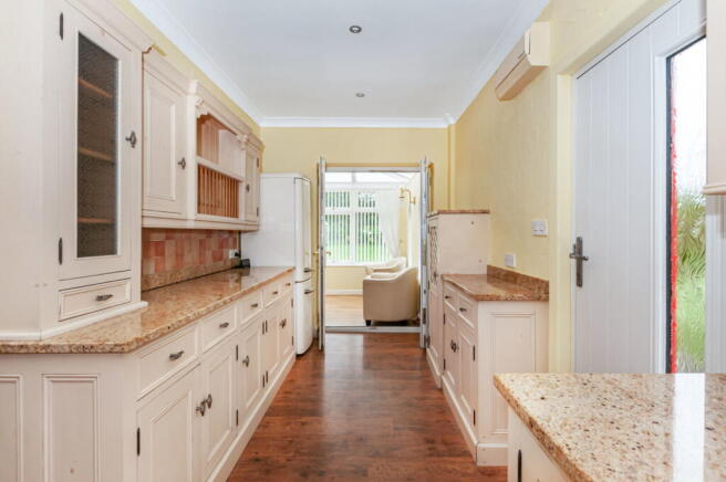 4 bed Detached Bungalow for sale Image 11