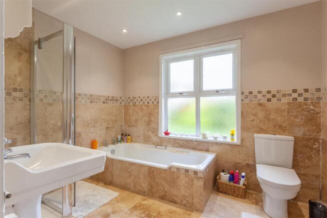 En-Suite Bathroom