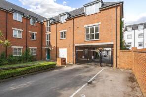 Flat 4, 55 Stirling House, Silver Street, Reading RG1 2SU