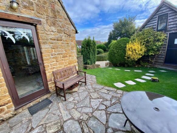 2 bed unfurn barn conversionto let ilmington