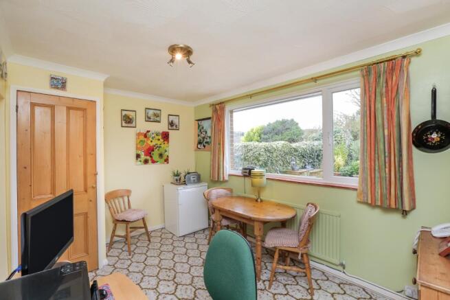 BREAKFAST ROOM AREA