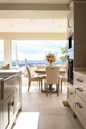 4 bed Detached for sale Image 4