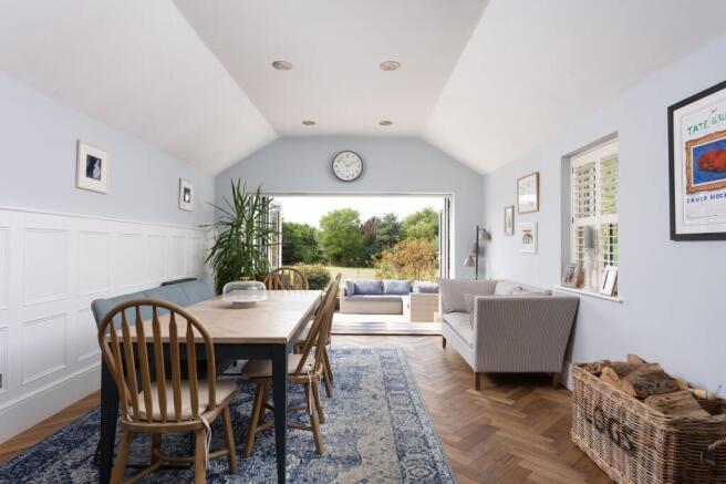 4 bed Detached Bungalow for sale Image 11