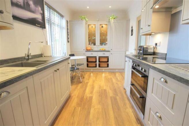 KITCHEN/BREAKFAST RO