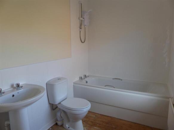 EN SUITE.JPG