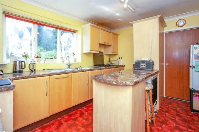Kitchen 2.jpg