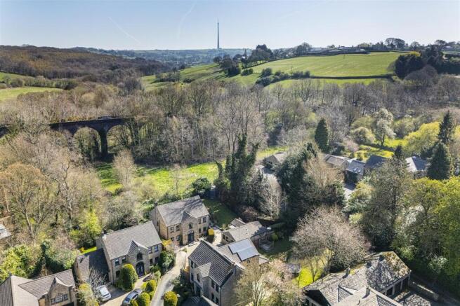 6 bed Detached for sale Image 8