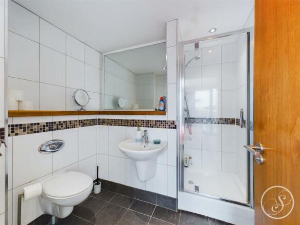 Bed 1 En-suite