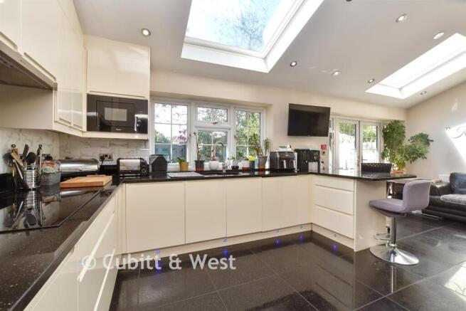 Kitchen / Breakfast Area