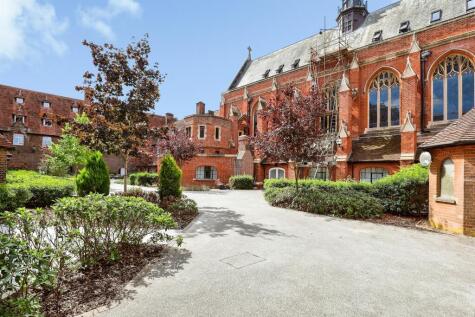 Syresham Gardens, Haywards Heath