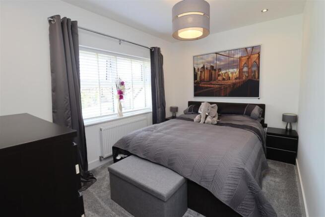 4 bed Detached for sale Image 11